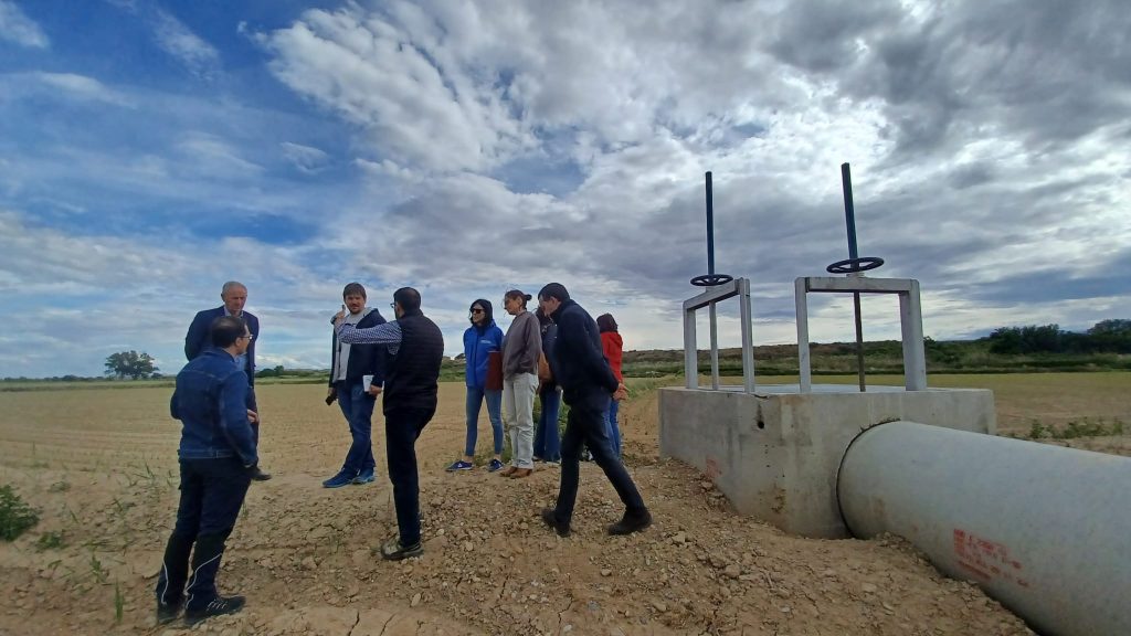 Visita a los trabajos de adaptación del sistema de riego en Fuentes de Ebro (Zaragoza) durante la jornada de monitoreo del Programa LIFE