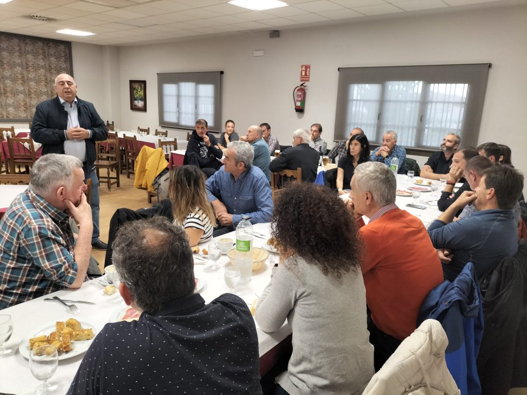 Charla con el alcalde de Remolinos en la jornada para agricultores de la ribera Navarra