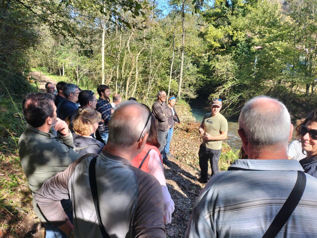 Visita al entorno del molino de Arraioz, en Navarra durante la primera jornada de networking Kantauribai - LIFE Ebro Resilience P1