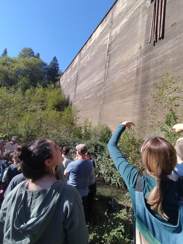 Visita a la presa de Artikutza, en Gipuzkoa, que se va a derribar parcialmente