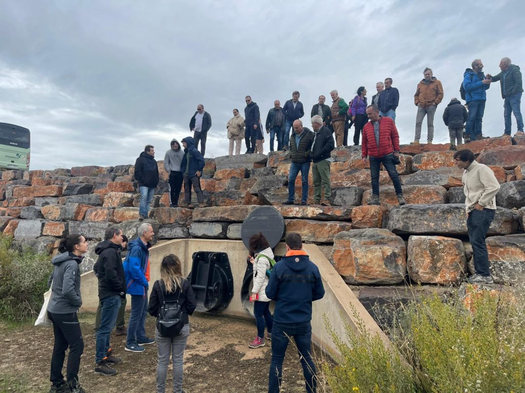 Visita de agricultores de la ribera Navarra a la actuación de adaptación a inundaciones en la Mejana de la Cruz, en Alagón (Zaragoza)