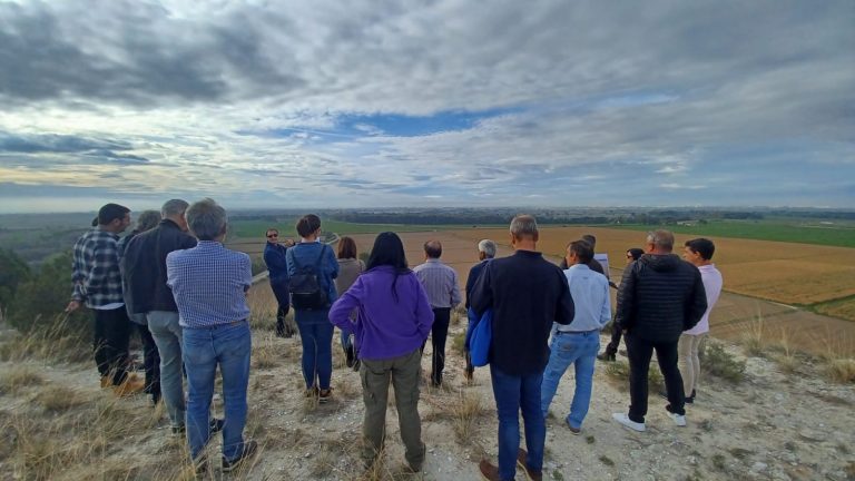 Visita de alcaldes y representantes municipales de la ribera Navarra a las obras de adaptación al riesgo de inundación de Aragón para su posible replicación.