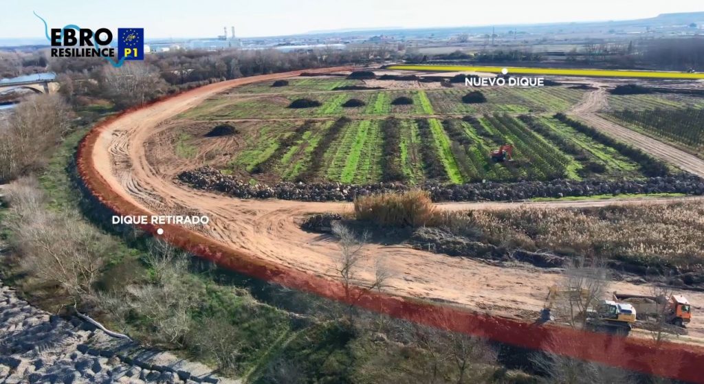 Pantallazo vídeo La Roza, un año después: vista durante las obras de retranqueo de la mota