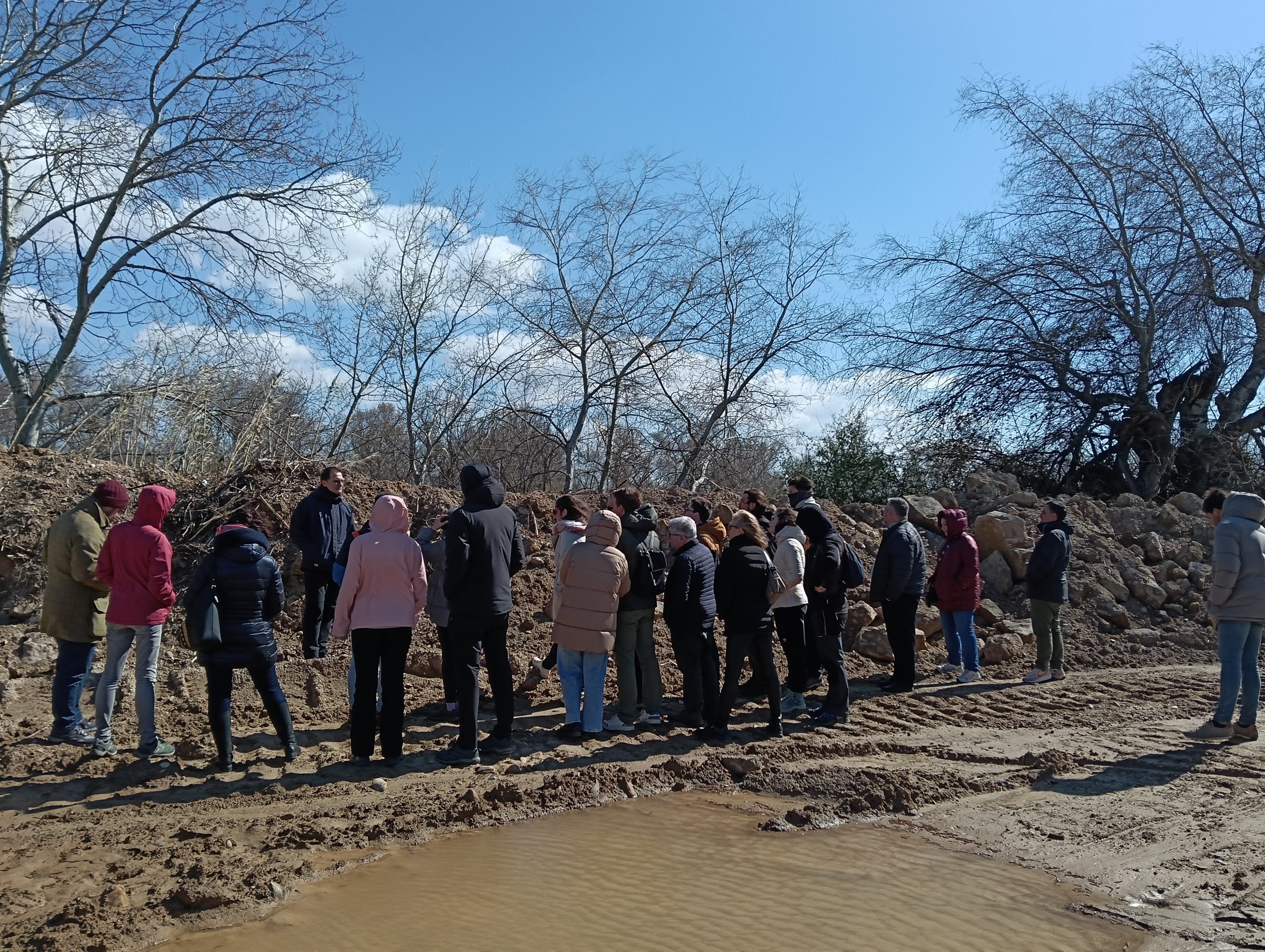 Visita CITOP Aragón a la zona 2 Osera de Ebro - Fuentes de Ebro (Zaragoza) para conocer las actuaciones del Proyecto LIFE Ebro Resilience P1. Mejana del Conde donde se está retranqueando una defensa para reducir estrechamientos. Día 15 de marzo de 2025