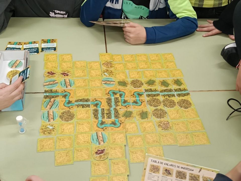 INUNDABLE: probando el juego de mesa en el CEIP Tomás Alvira de Zaragoza